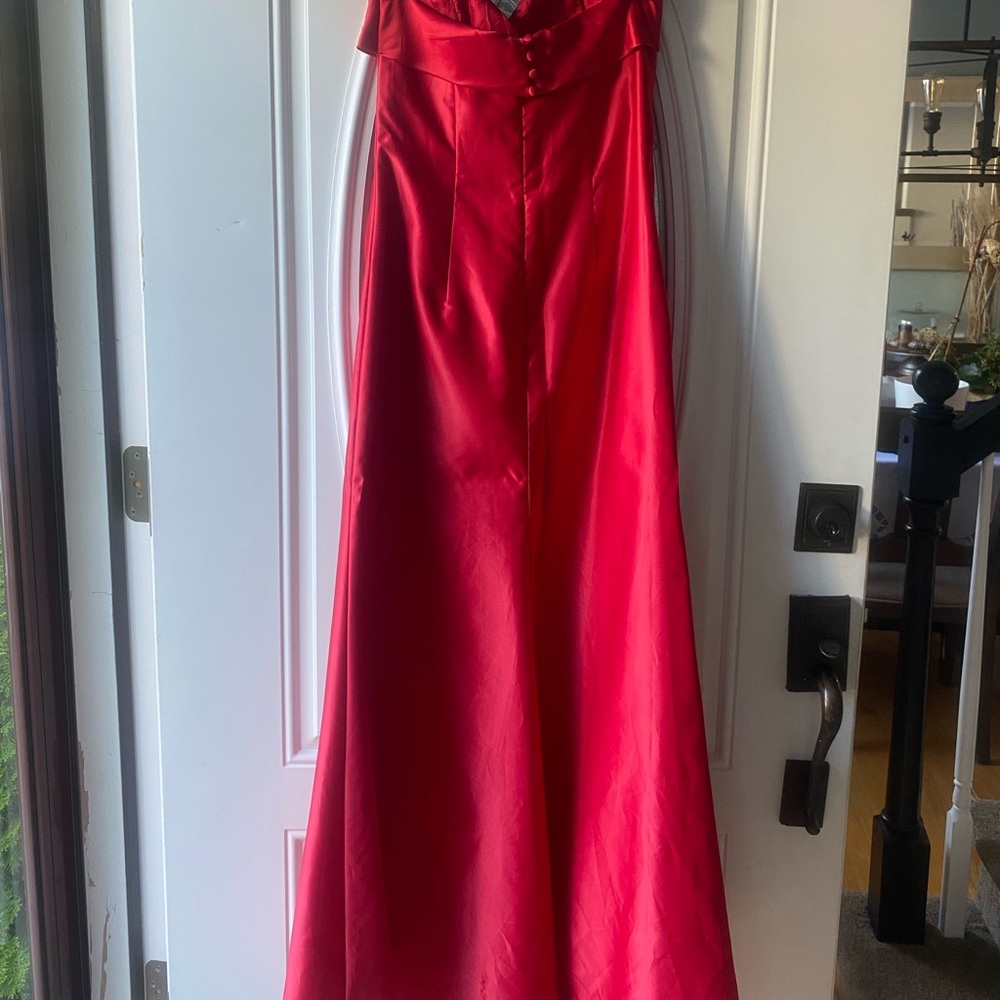 Red Dress - Picture 2 of 4